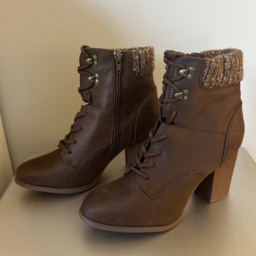 New brown boots 3 1/2” heel-fabric detail @ top-side zipper-smoke free home